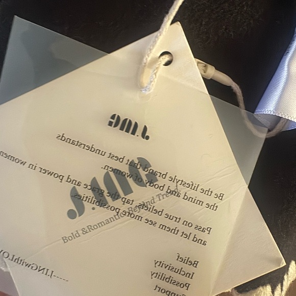 J.ING Black Cape with Cream Detailing🖤NWT🖤 perfect for Winter - Picture 9 of 9